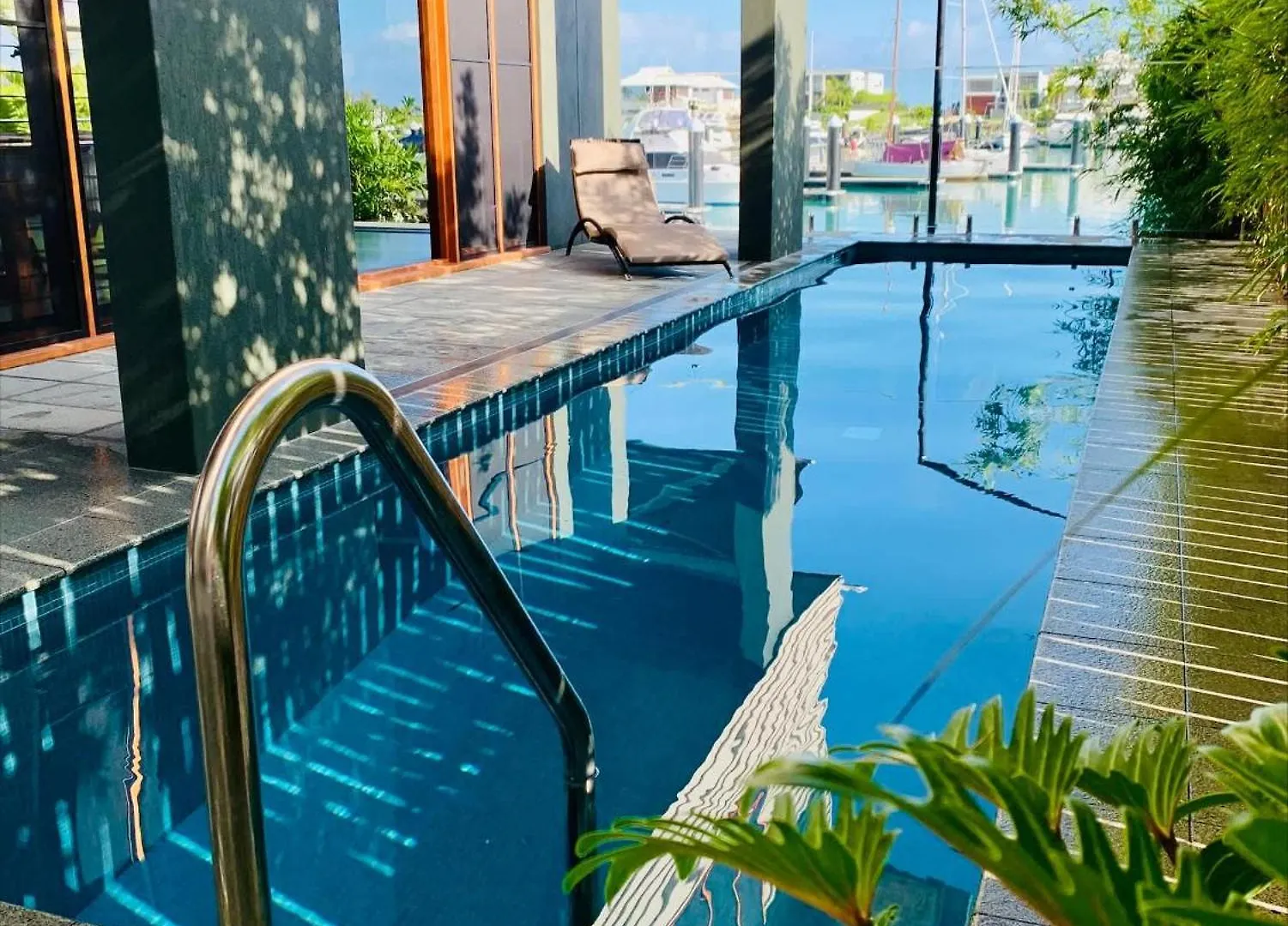 Airlie Beach Marina-Front Luxury At 10 The Cove