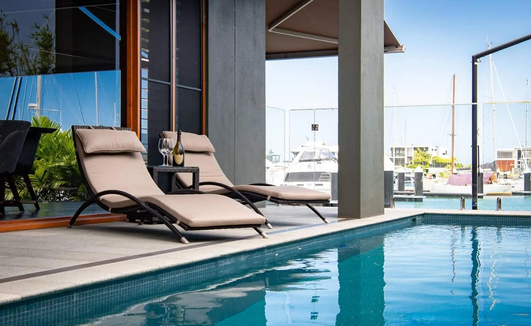 Airlie Beach Marina-Front Luxury At 10 The Cove Australia